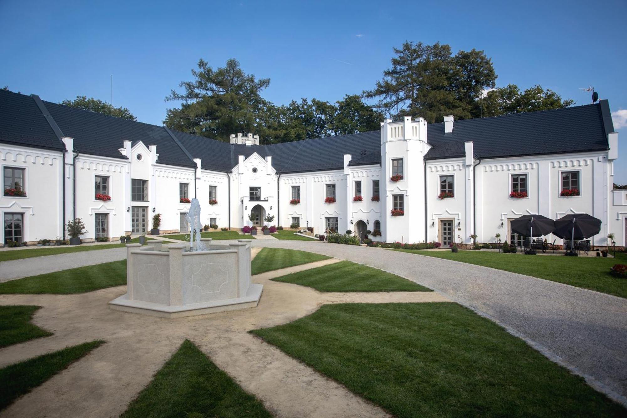 Zamek Kvasetice Hotel Havlíčkŭv Brod Exterior foto